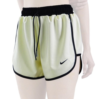 شلوارک ورزشی زنانه نایک مدل Dri Fit-4B0163 شیری