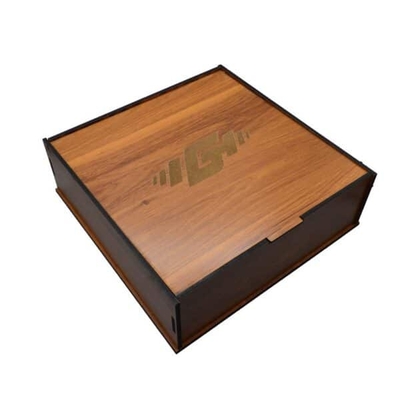 جعبه کادویی گیشا اسپرت مدل ۱۴۰۰ ابعاد ۲۷*۲۷*۸.۵ سانتی متر