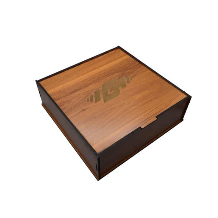 جعبه کادویی گیشا اسپرت مدل ۱۴۰۰ ابعاد ۲۷*۲۷*۸.۵ سانتی متر