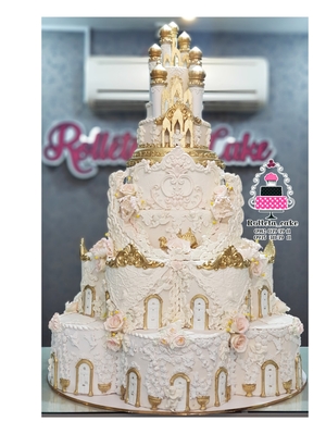 Big wedding cake Milky and golden