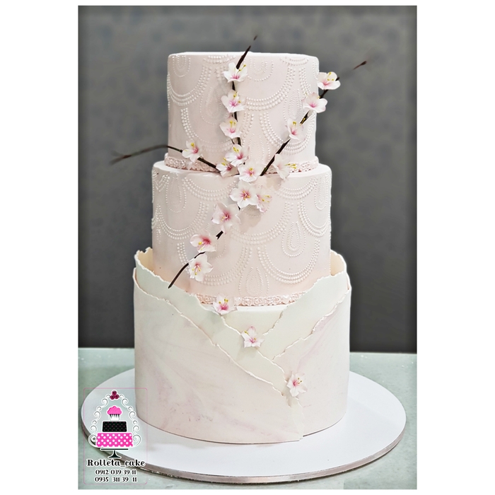 Beautiful wedding cake With small flowers