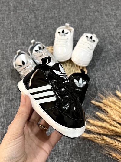 پاپوش آدیداس کد ۱۱۴۲