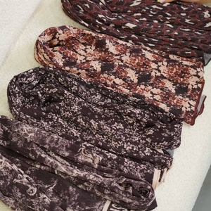 شال پلیسه برشکا قهوه‌ای کد302