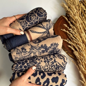 شال مخمل سرمه‌ای پاییزه کد۲۴۶